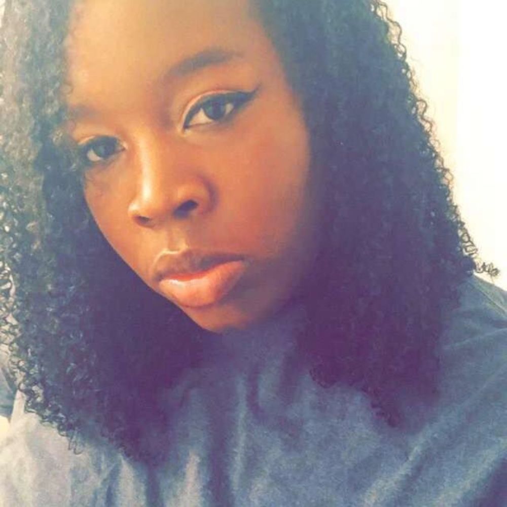 Meet your Posher, Adara